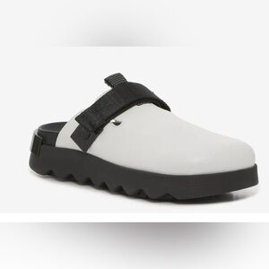 Women's Sorel Vibe Clog in black and white size 9